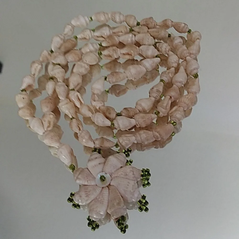 Seashell Stament Necklace With Floral Shells Pendant